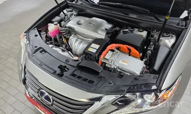 Lexus ES 300h — 6