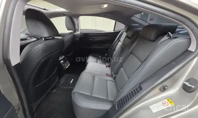 Lexus ES 300h — 7