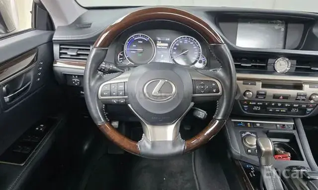 Lexus ES 300h — 8