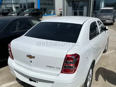 Белый Chevrolet Cobalt, 4 позиция 2024 года, КПП Автомат, в Андижан за ~11 689 y.e. id5121564