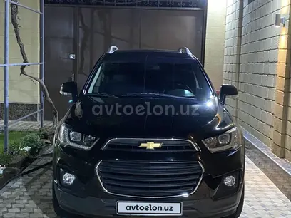 Черный Chevrolet Captiva, 4 позиция 2017 года, КПП Автомат, в Ташкент за 19 900 y.e. id5158429