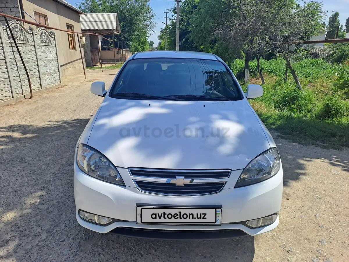 Chevrolet Gentra,  1 позиция Газ-бензин