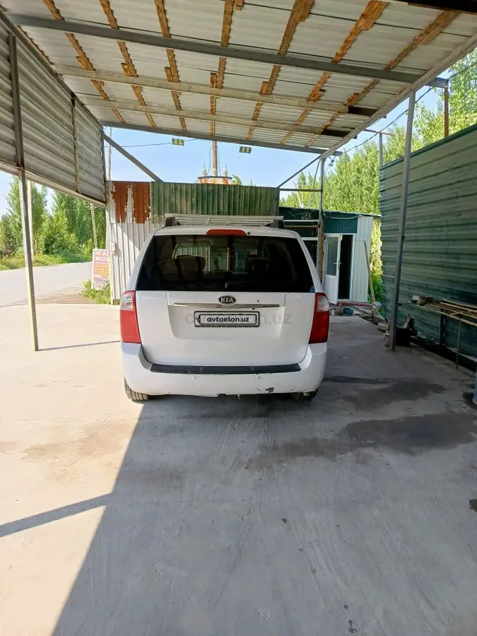Kia Carnival — 2