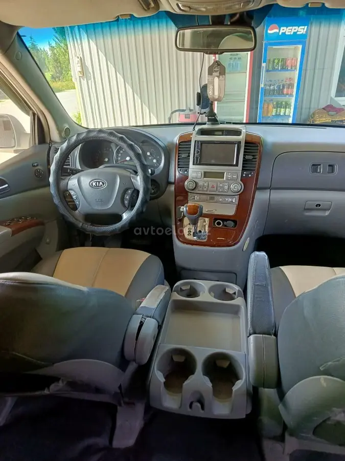 Kia Carnival — 5