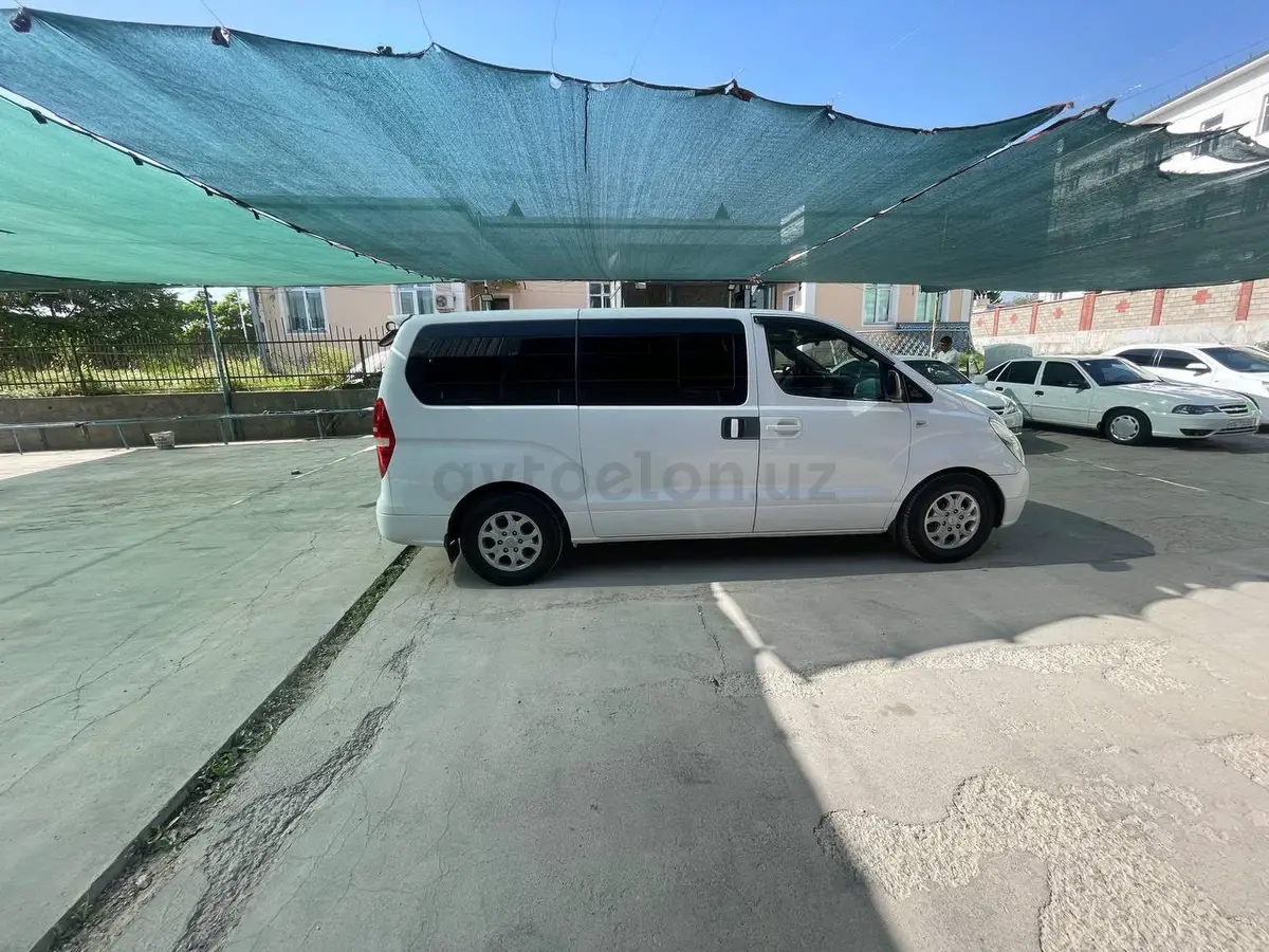 Hyundai Starex — 3