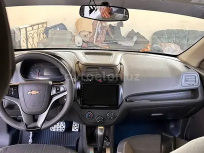 Мокрый асфальт Chevrolet Cobalt, 4 позиция 2022 года, КПП Автомат, в Ташкент за 10 900 y.e. id5218783