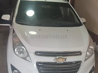 Белый Chevrolet Spark, 4 позиция 2015 года, КПП Автомат, в Чиракчинский район за 6 500 y.e. id5173942