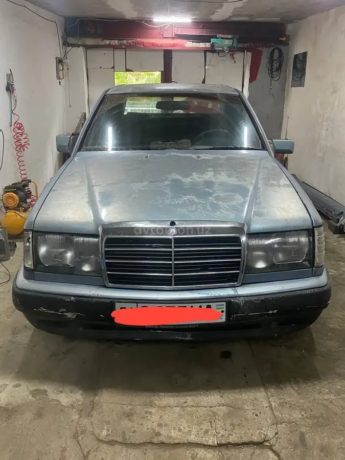 Mercedes-Benz E 230