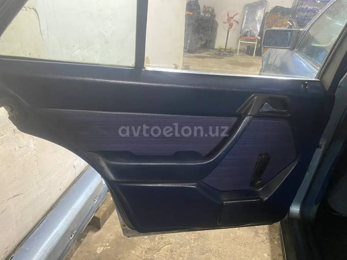 Mercedes-Benz E 230 — 10