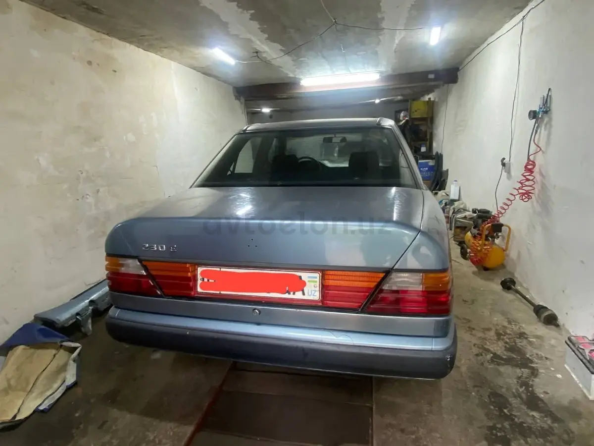 Mercedes-Benz E 230 — 2