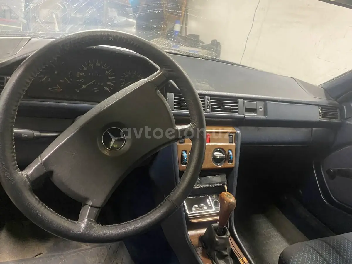 Mercedes-Benz E 230 — 5