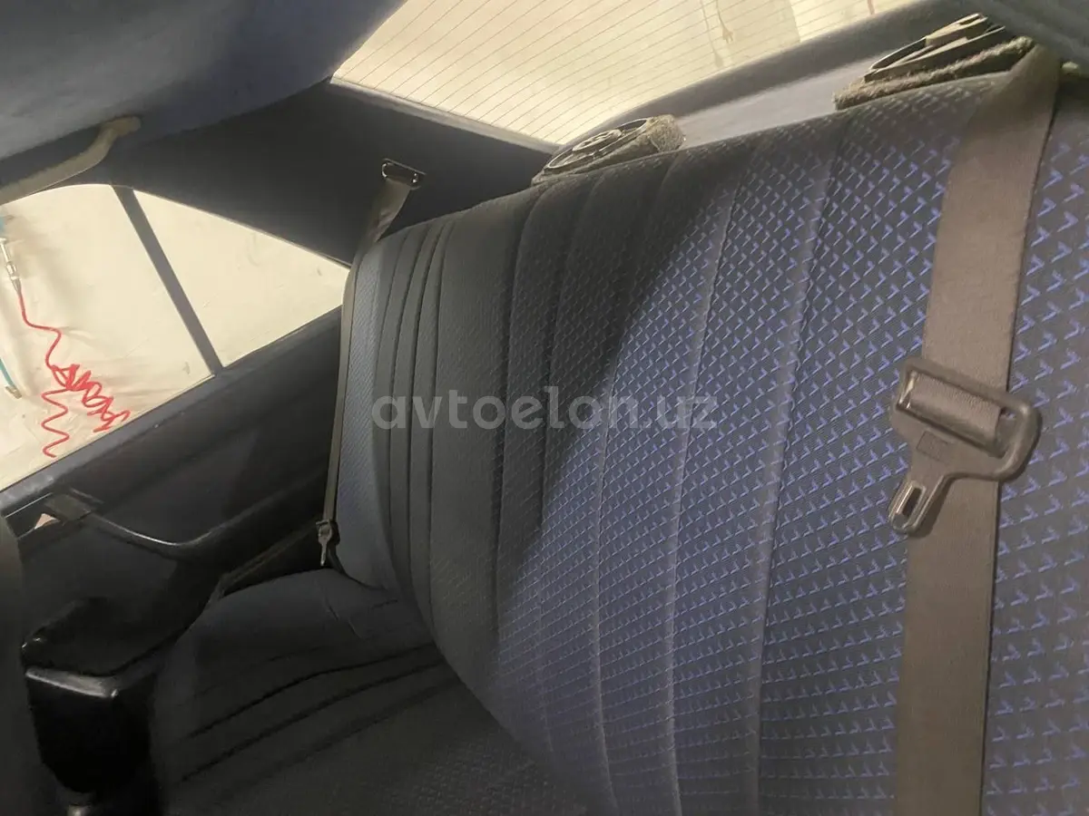 Mercedes-Benz E 230 — 6