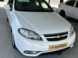 Oq Chevrolet Gentra, 1 pozitsiya Gaz-benzin 2022 yil, КПП Mexanika, shahar Navoiy uchun 10 650 у.е. id6477598, Fotosurat №1
