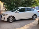 Белый Chevrolet Onix 2024 года, КПП Механика, в Наманган за 12 100 y.e. id6693089