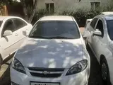 Белый Chevrolet Gentra, 1 позиция 2022 года, КПП Механика, в Джизак за 10 581 y.e. id6423321, Фото №1