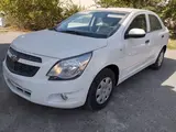 Белый Chevrolet Cobalt, 2 позиция 2024 года, КПП Механика, в Самаркандский район за ~9 878 y.e. id5205079, Фото №1