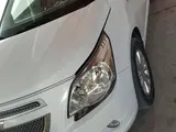 Белый Chevrolet Cobalt, 4 позиция 2015 года, КПП Автомат, в Бухара за 8 900 y.e. id5206234, Фото №1