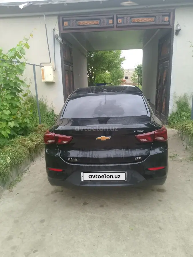 Chevrolet Onix 2025 — 2