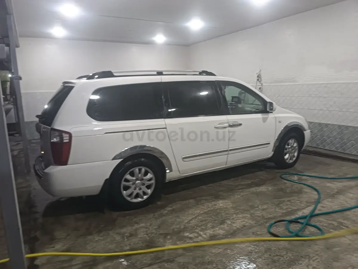 Kia Carnival — 2