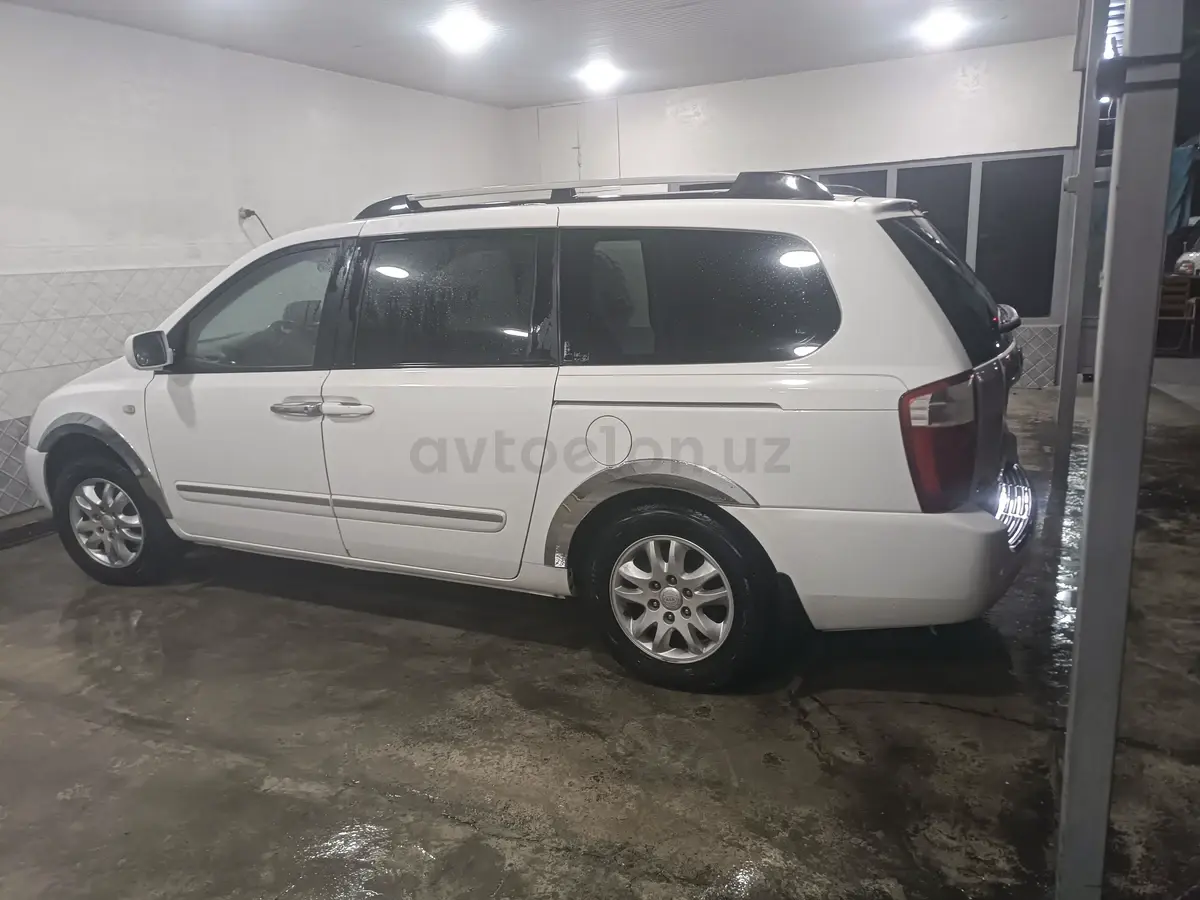 Kia Carnival — 3