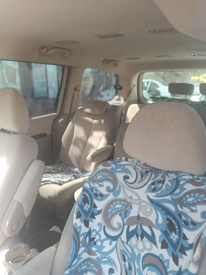 Kia Carnival — 5