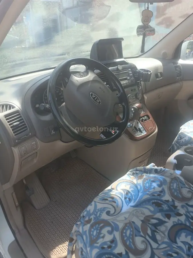 Kia Carnival — 6