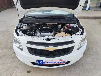 Белый Chevrolet Cobalt, 2 позиция 2020 года, КПП Механика, в Термез за ~10 317 y.e. id5227650