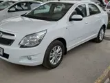 Белый Chevrolet Cobalt, 4 позиция 2024 года, КПП Автомат, в Ташкент за 13 450 y.e. id5021397