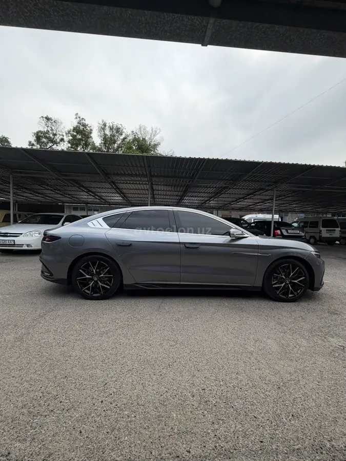 BYD Han EV — 2