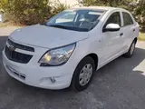 Белый Chevrolet Cobalt, 3 позиция 2024 года, КПП Механика, в Ферганский район за ~9 862 y.e. id5227325, Фото №1