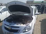 Белый Chevrolet Cobalt, 4 позиция 2022 года, КПП Автомат, в Бухара за 12 200 y.e. id4979941