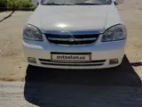 Белый Chevrolet Lacetti, 1 позиция Газ-бензин 2011 года, КПП Механика, в Бухара за 6 400 y.e. id5220314, Фото №1