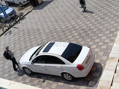 Белый Chevrolet Gentra, 3 позиция 2022 года, КПП Автомат, в Джизак за 14 500 y.e. id4986728