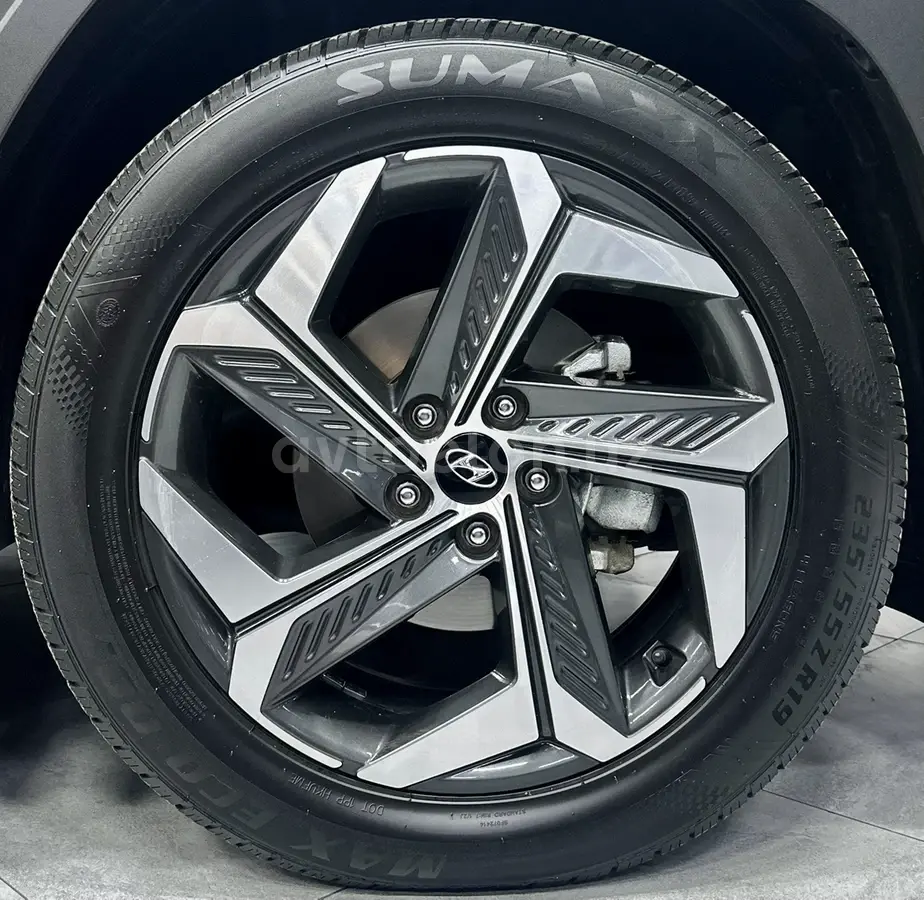Hyundai Tucson — 8