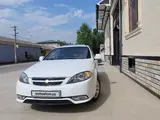 Белый Chevrolet Gentra, 3 позиция 2014 года, КПП Автомат, в Наманган за 11 000 y.e. id5228500, Фото №1