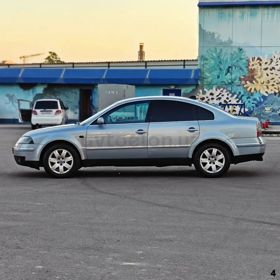 Volkswagen Passat — 4