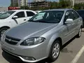 Мокрый асфальт Chevrolet Gentra 2024 года, КПП Автомат, в Ташкент за ~13 381 y.e. id5144773