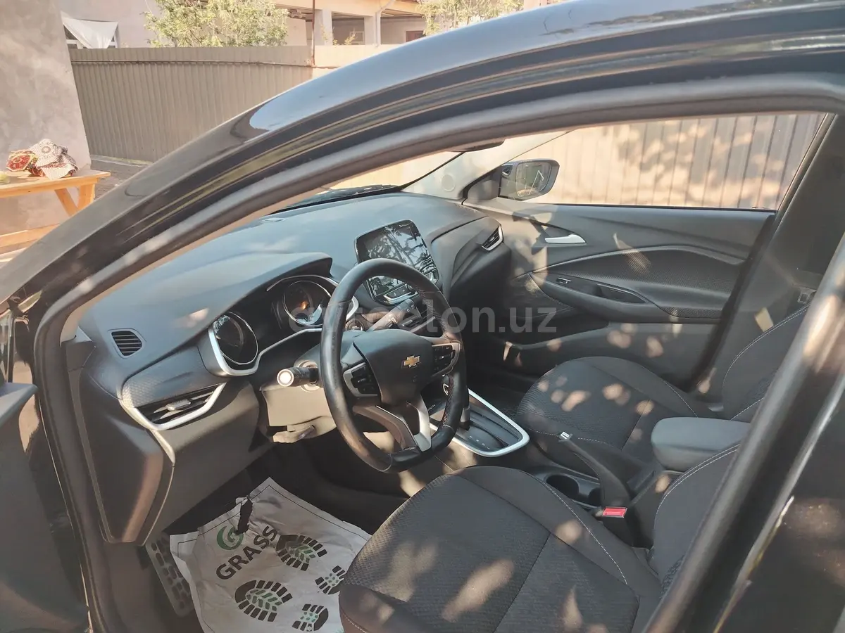 Chevrolet Onix 2023 — 4