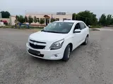 Белый Chevrolet Cobalt, 4 позиция 2018 года, КПП Автомат, в Бухара за 10 600 y.e. id5025704, Фото №1