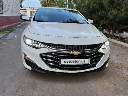 Белый Chevrolet Malibu 2 2022 года, КПП Автомат, в Ташкент за 27 000 y.e. id4984200