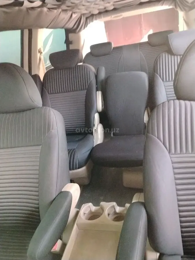 Kia Carnival — 5