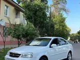 Белый Chevrolet Lacetti, 2 позиция 2010 года, КПП Механика, в Чирчик за 6 550 y.e. id6511750, Фото №1