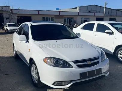 Белый Chevrolet Gentra, 3 позиция 2022 года, КПП Автомат, в Денау за 14 000 y.e. id5218560