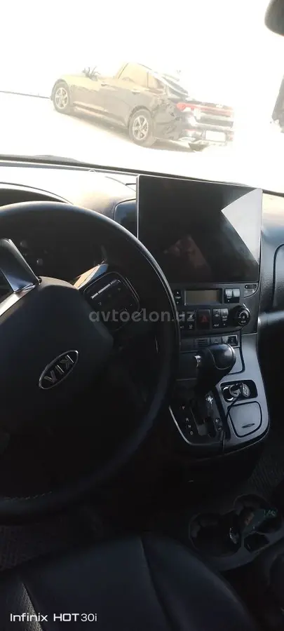 Kia Carnival — 4