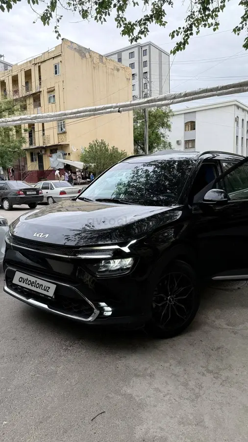 Kia Carens — 3