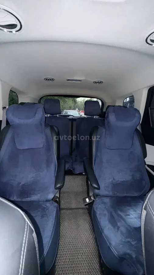 Kia Carens — 5