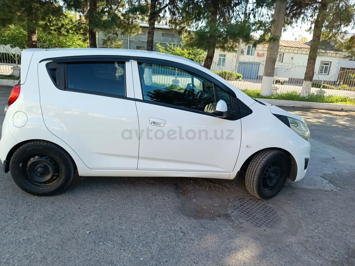 Chevrolet Spark 2017 — 3