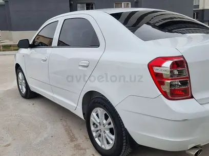 Белый Chevrolet Cobalt, 4 позиция 2022 года, КПП Автомат, в Алмалык за 12 800 y.e. id4994986