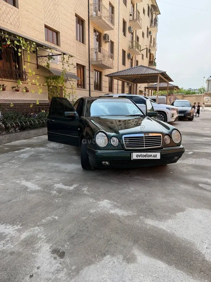 Mercedes-Benz E 200 — 10