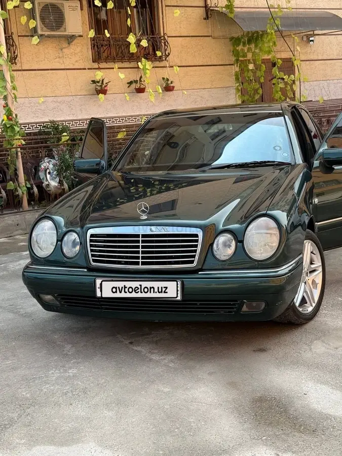 Mercedes-Benz E 200 — 4